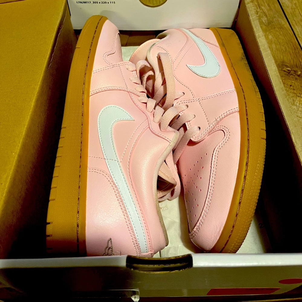 WMNS/MENS JORDAN 1 LOW